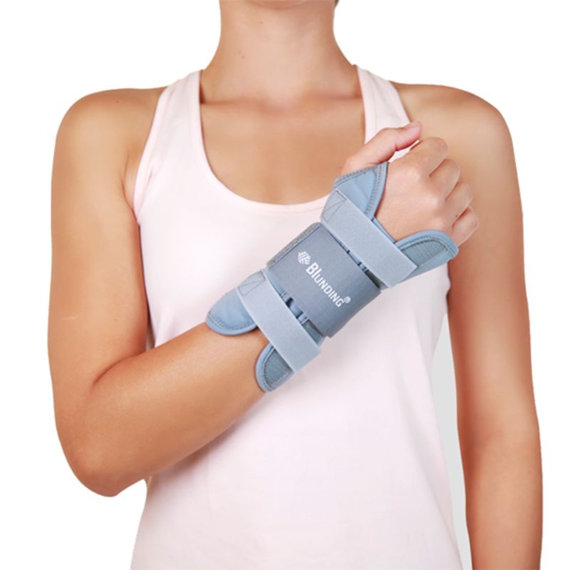 Soporte de muñeca Blunding utilizado para inmovilización y alivio del dolor. Se ajusta con correas de velcro.