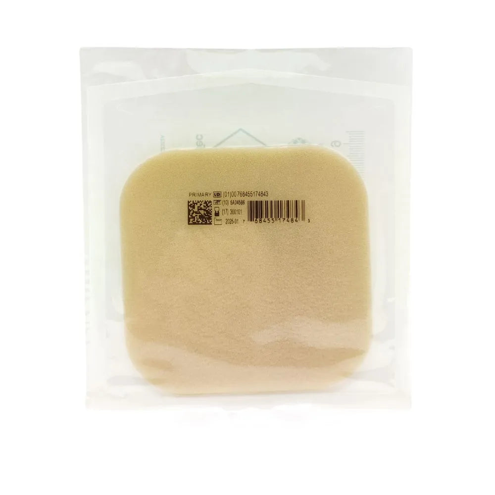 Parte posterior del apósito hidrocoloide Duoderm CGF Convatec en envase estéril, mostrando material absorbente y código de trazabilidad