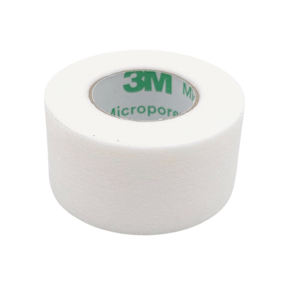 Cinta Micropore 3M blanca de 2.5 cm x 9 m para uso médico y fijación de apósitos.