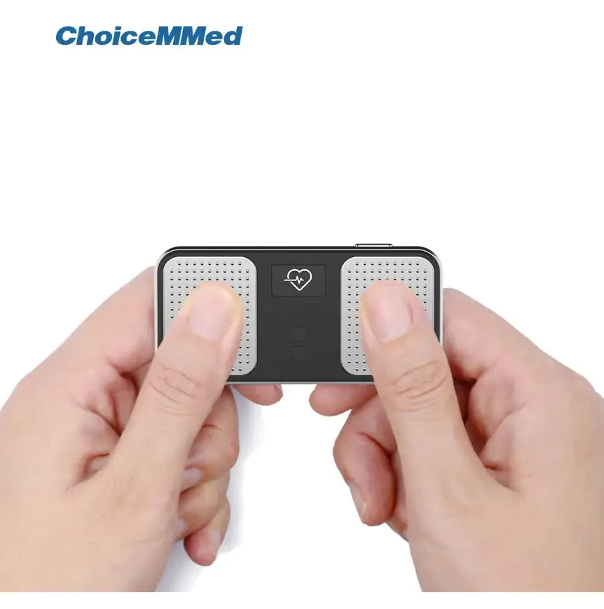 Uso del monitor ECG ChoiceMMed MD100C — apoyar pulgares en electrodos para medir ECG en 30 segundos sin cables
