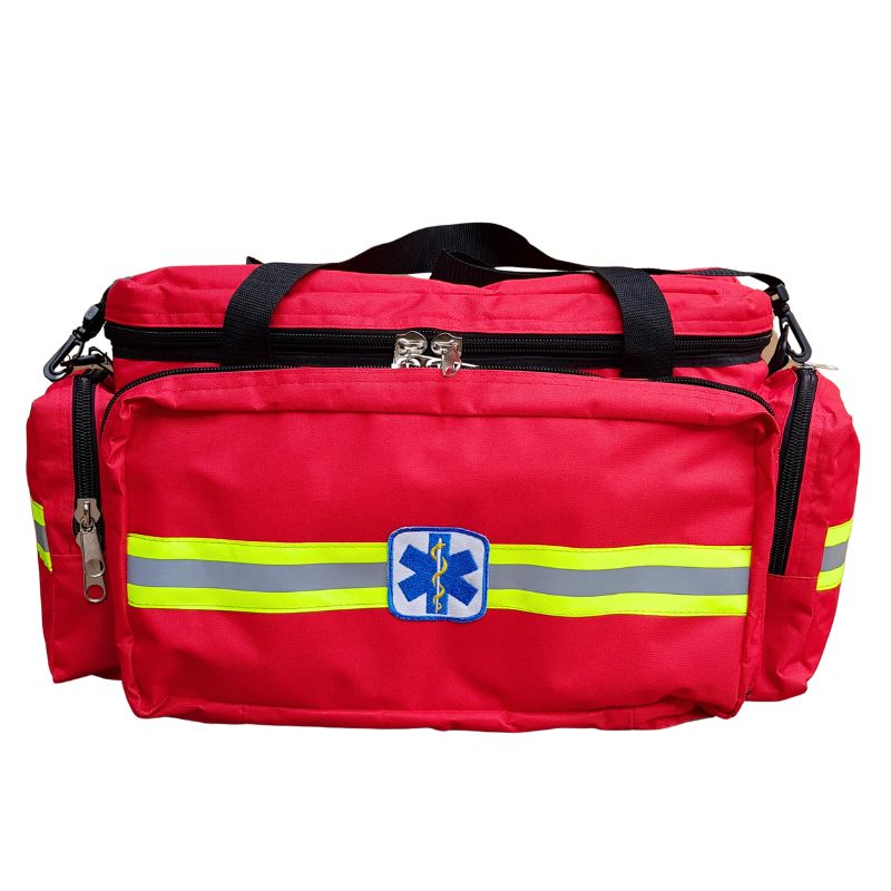 Bolso paramédico de emergencias en color rojo, con el símbolo azul y blanco de la estrella de la vida y bandas reflectantes. Este maletín médico tiene múltiples compartimentos con cremallera y asas de transporte negras.
e emergencias