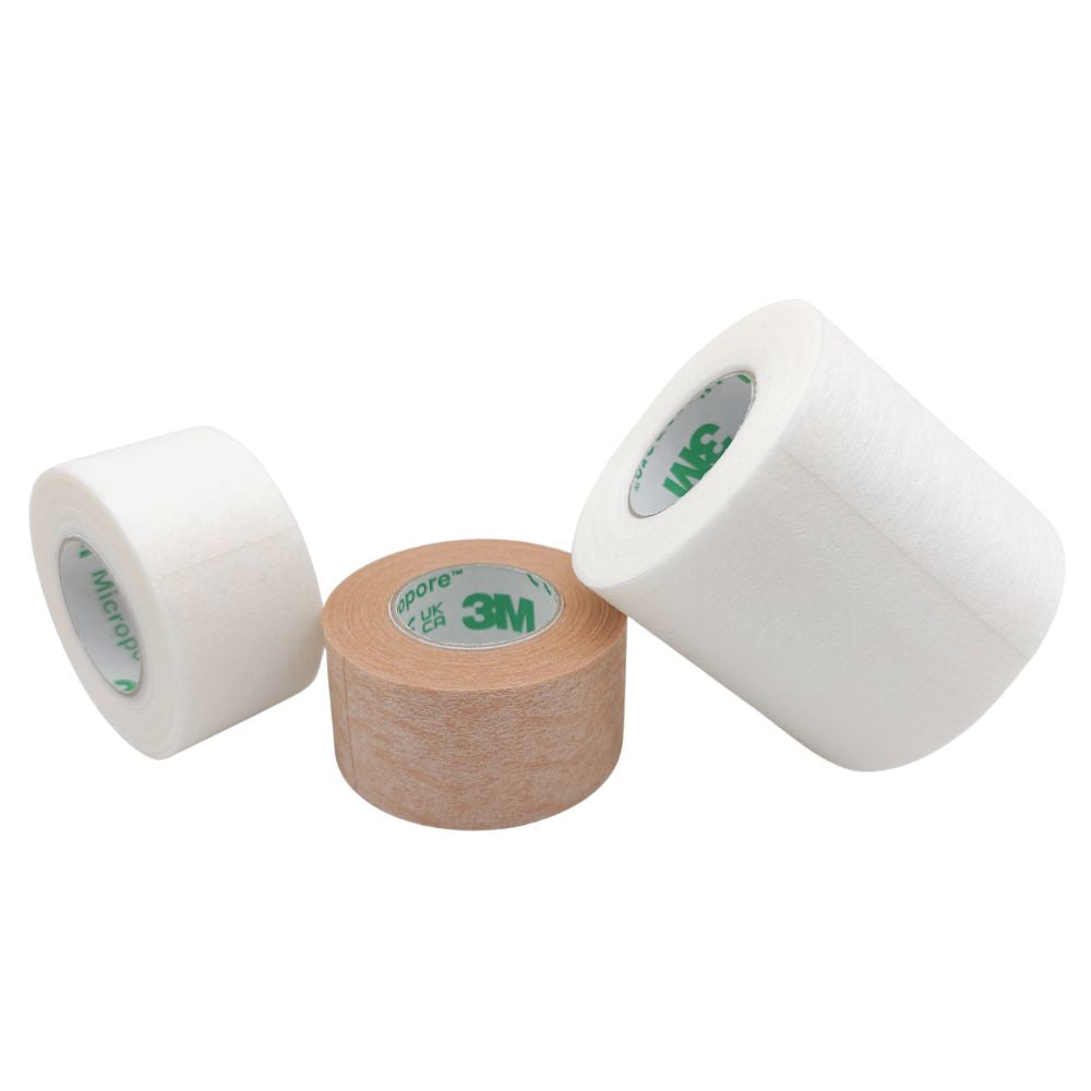 Cintas Micropore 3M en diferentes medidas y colores (blanco y piel) para uso médico y fijación de apósitos.