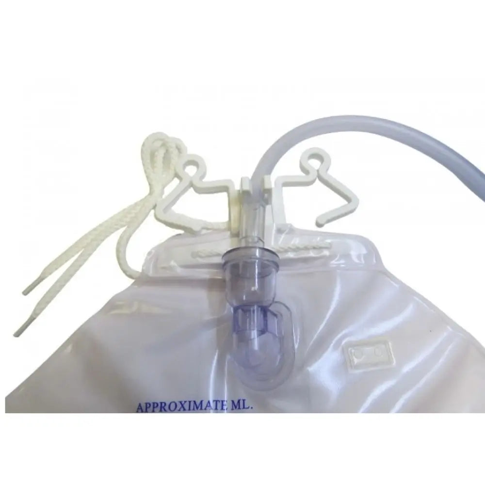 Detalle del conector y tubo del recolector de orina adulto Cranberry 2 litros