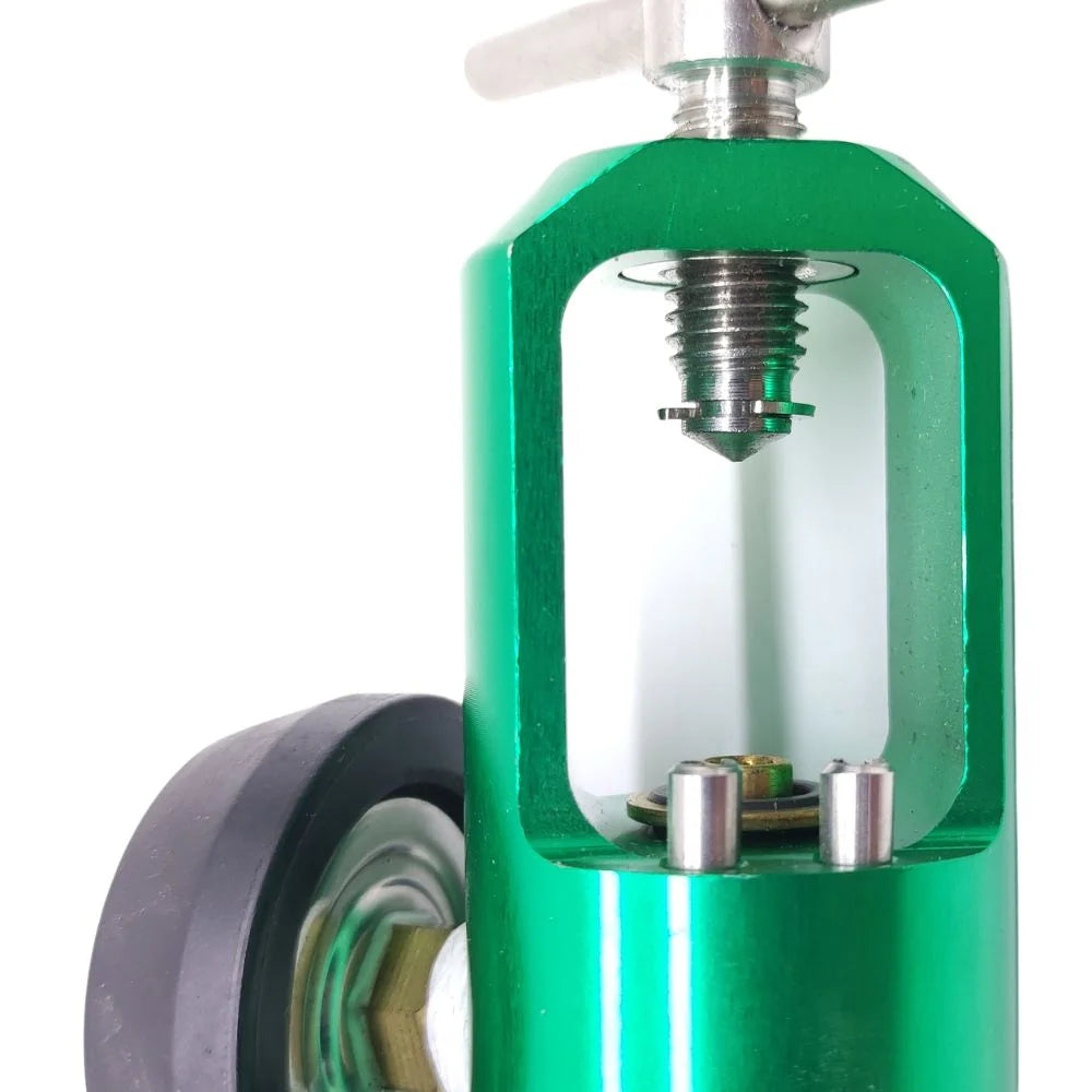 Regulador de oxígeno CGA 870 detalle de conexión superior para cilindro de oxígeno