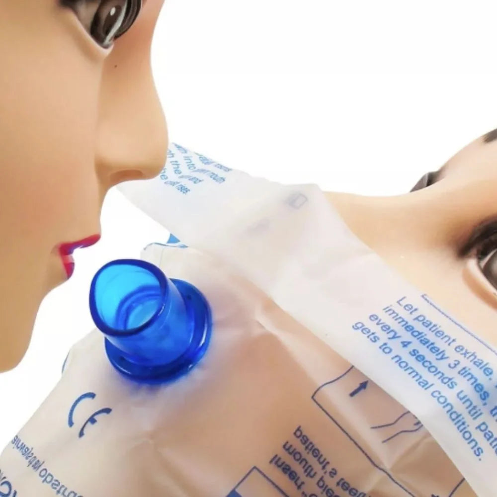Uso de mascarilla RCP Quicksaver durante maniobra de reanimación boca a boca